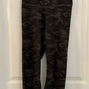 COPY - Fabletics black camo 13”W X 22”L no size tag in good condition